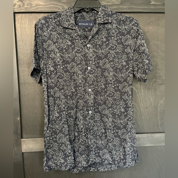 Abercrombie and fitch men’s small shirt - Picture 1 of 3
